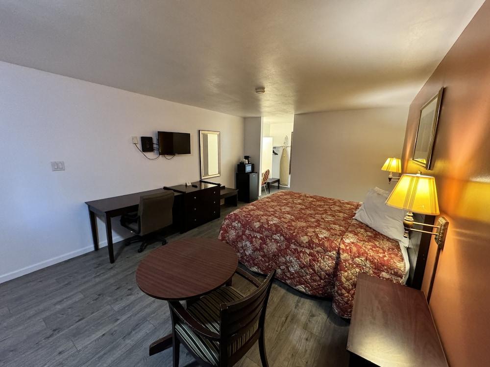Inn Towne Motel photo 9