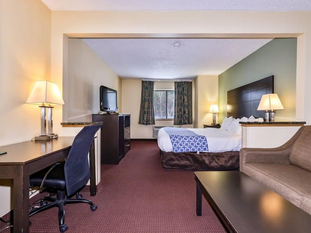 GrandStay Hotel & Suites photo 2