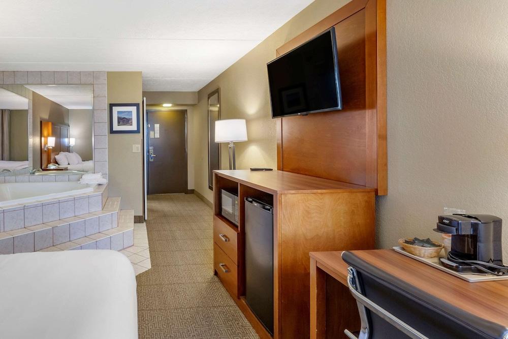 Comfort Inn Alliance photo 32