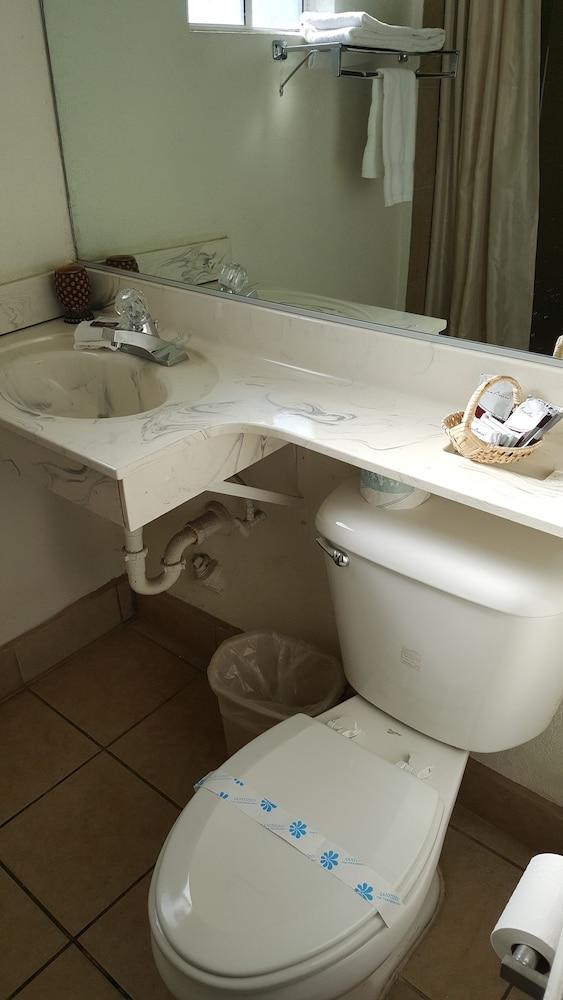 Budget Inn and Suites El Centro photo 4