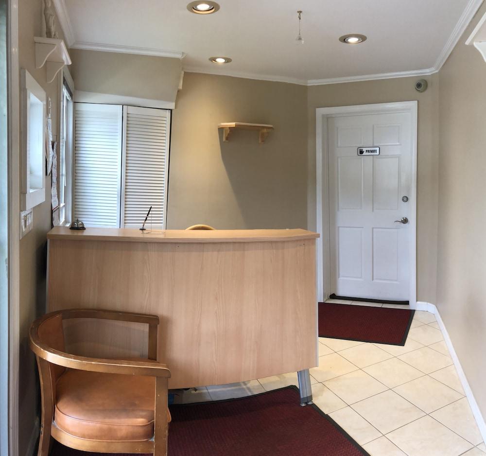 Lantern House Motel photo 16