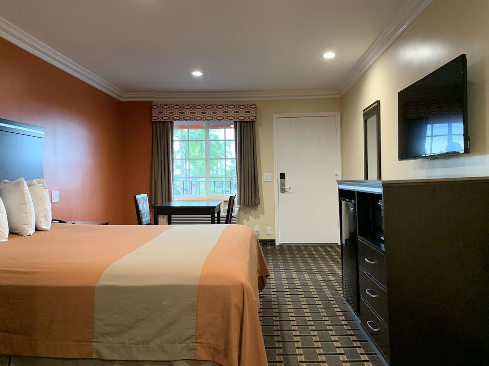 Ontario Inn & Suites photo 17