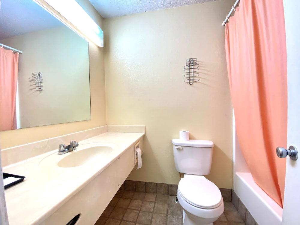 Economy Inn photo 10