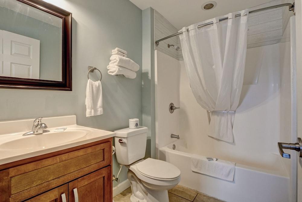 Tiffany's Motel & Condos photo 25