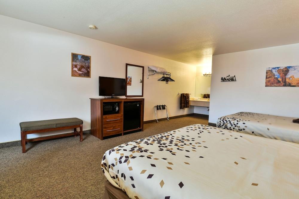 Adventure Inn & Motel photo 18