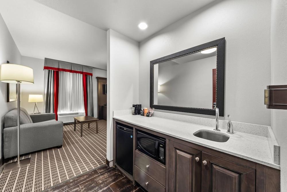 Quality Inn & Suites Pearsall photo 32