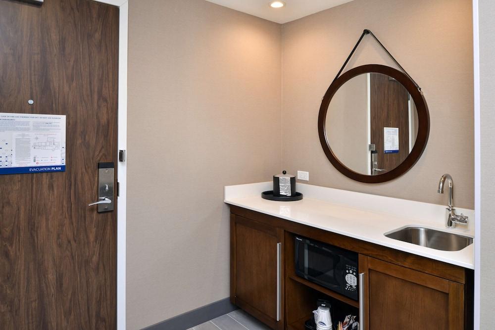 Hampton Inn & Suites Adrian photo 27
