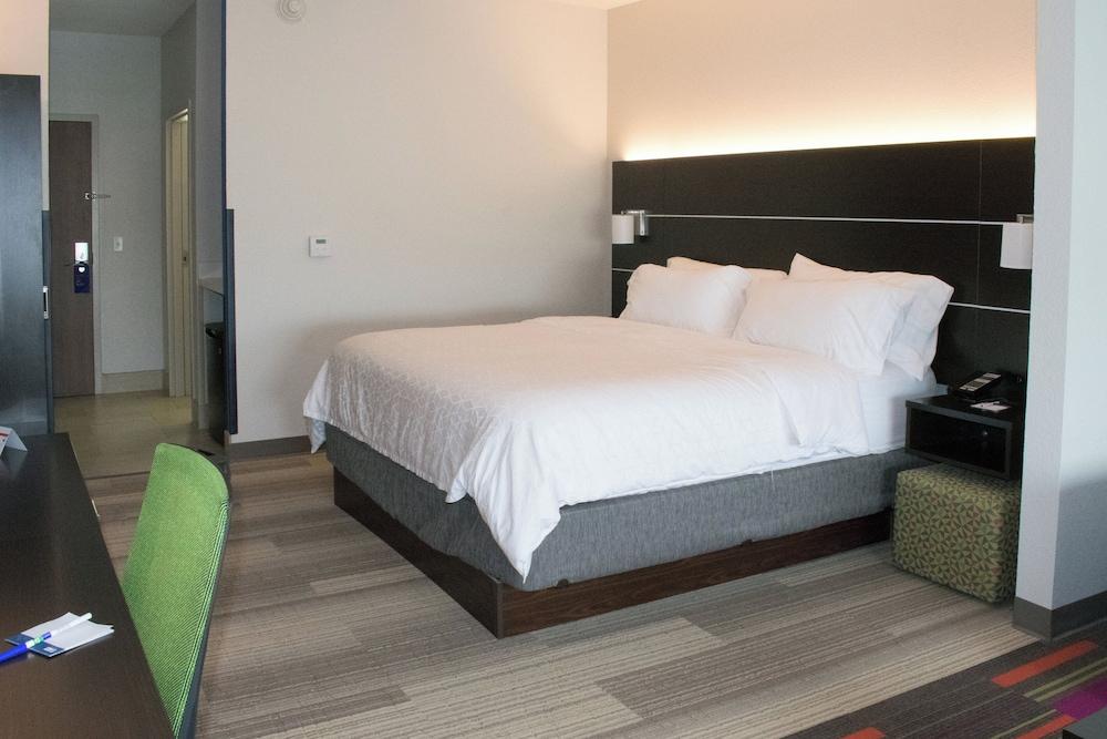 Holiday Inn Express and Suites West Memphis by IHG photo 8