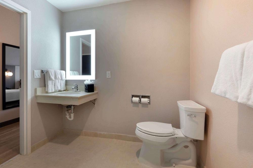 Best Western Plus Fort Worth North photo 19