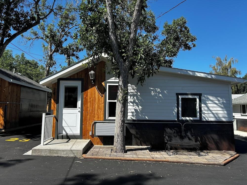 Lamplighter Cabins & Suites photo 83