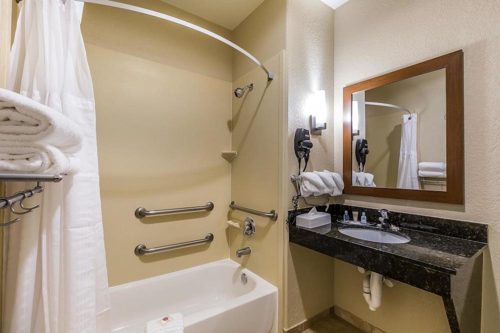Comfort Suites Houston IAH Airport - Beltway 8 photo 8