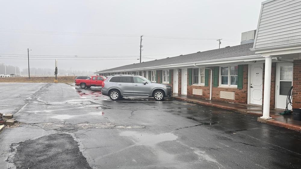Botkins motel photo 1