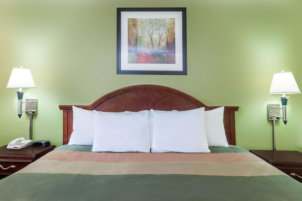 Days Inn by Wyndham Blakely photo 7