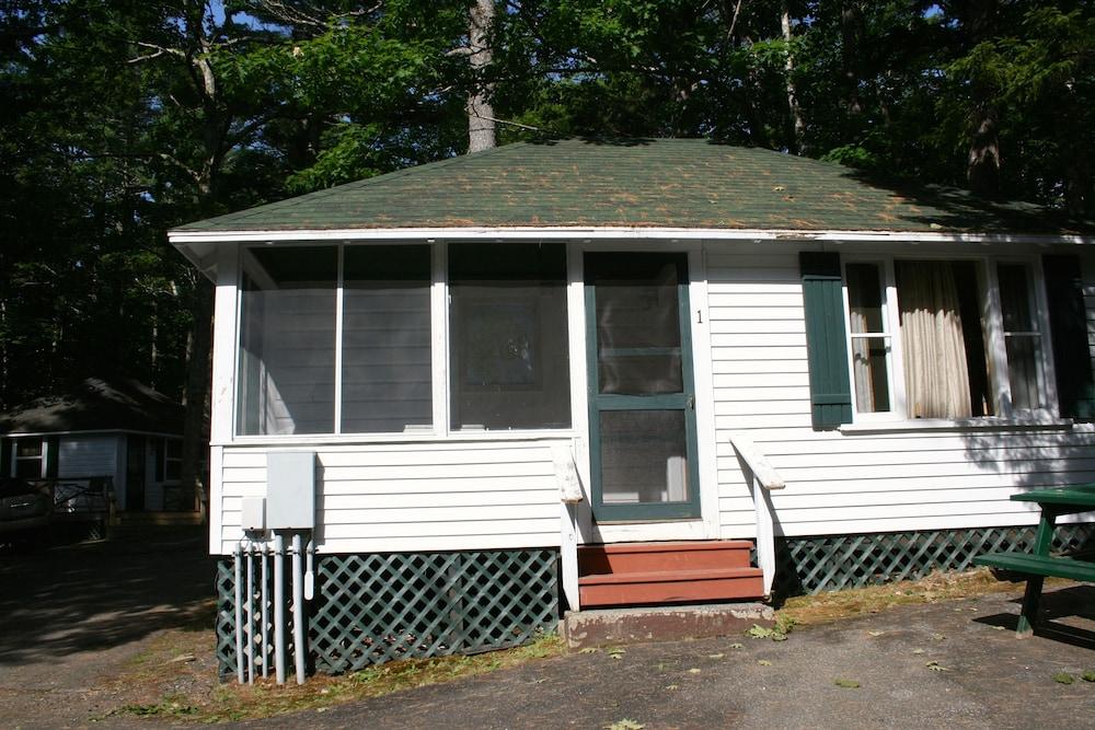 Hinckley's Dreamwood Cottages photo 29