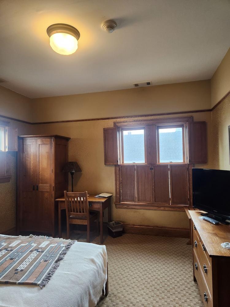 Roycroft Inn photo 7