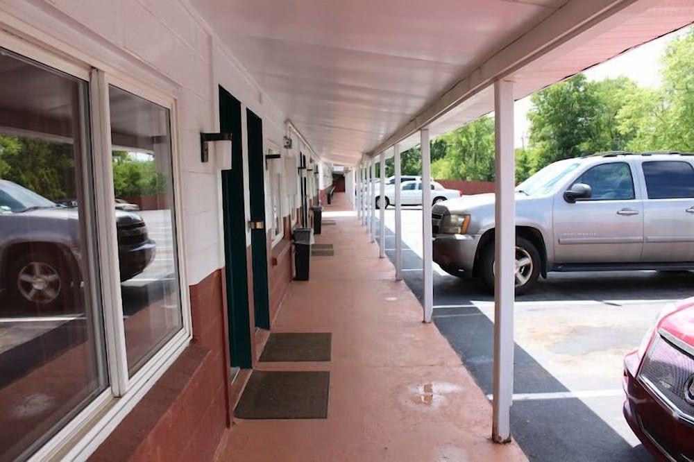 BlissPoint Inn FKA Motel 6t7 photo 26