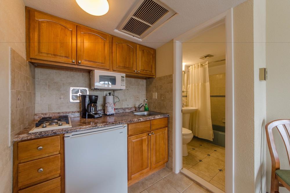 Attache Motel photo 37