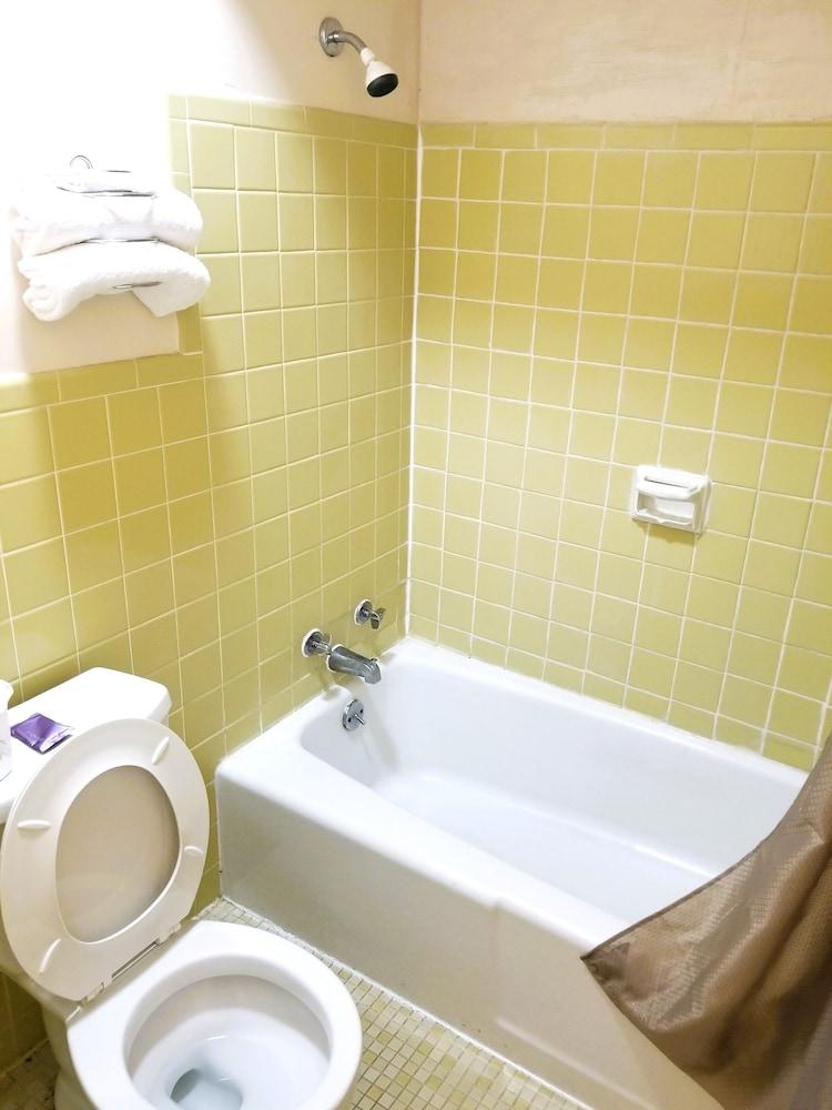Americas Best Value Inn Arkansas City photo 16