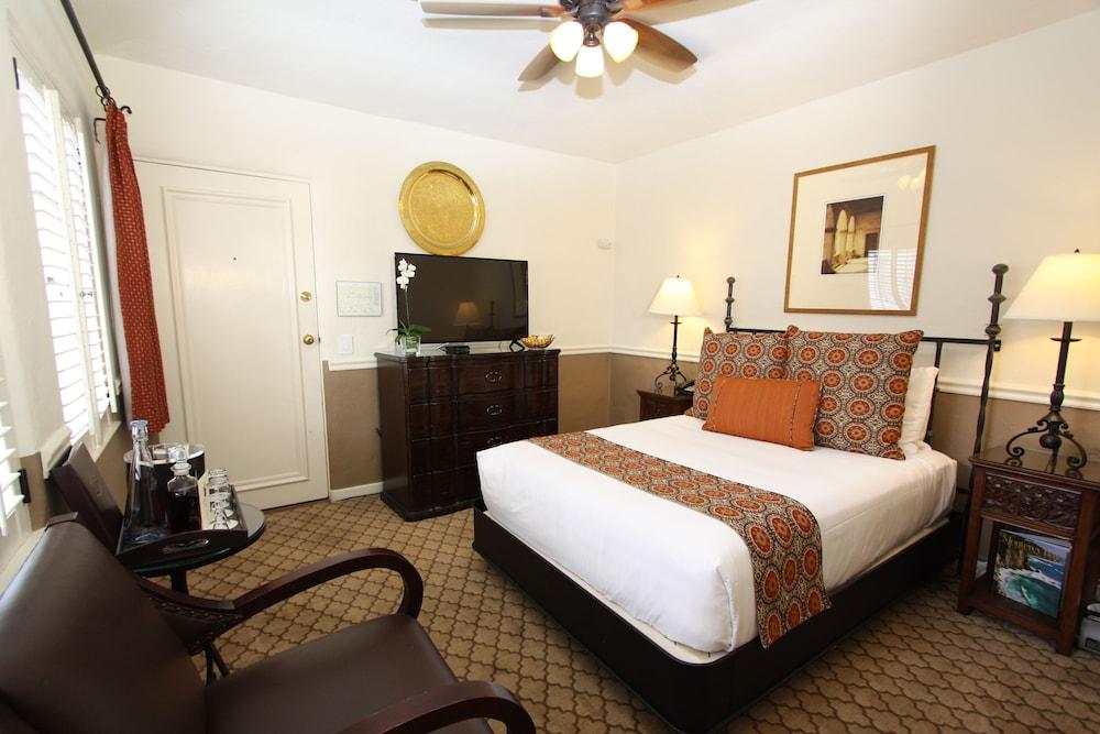 Cypress Inn photo 53