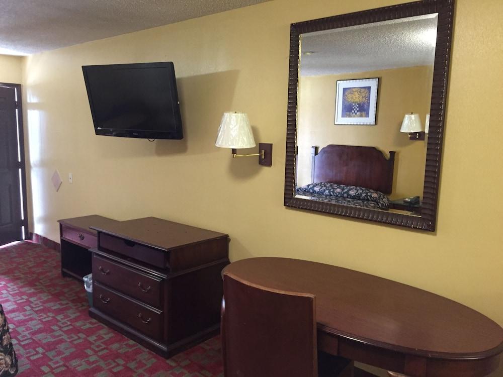 Aloha Inn photo 22