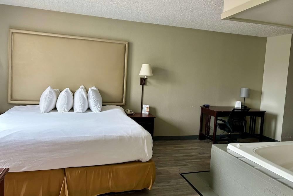 Baymont by Wyndham Keokuk photo 16