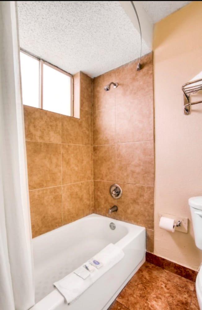 OYO Hotel Alexandria LA - Hwy 165 photo 4