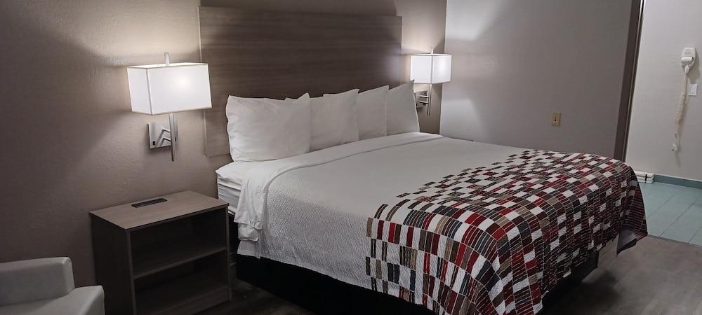 Red Roof Inn Canton, TX photo 12