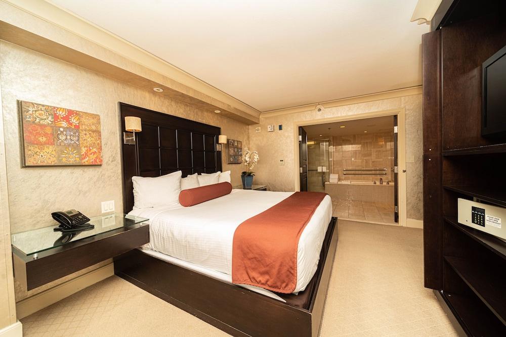 Reno Suites photo 35