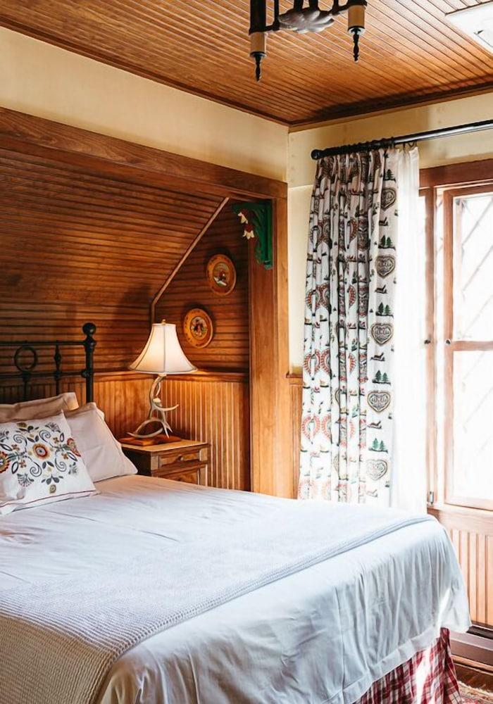 Deer Mountain Inn photo 18