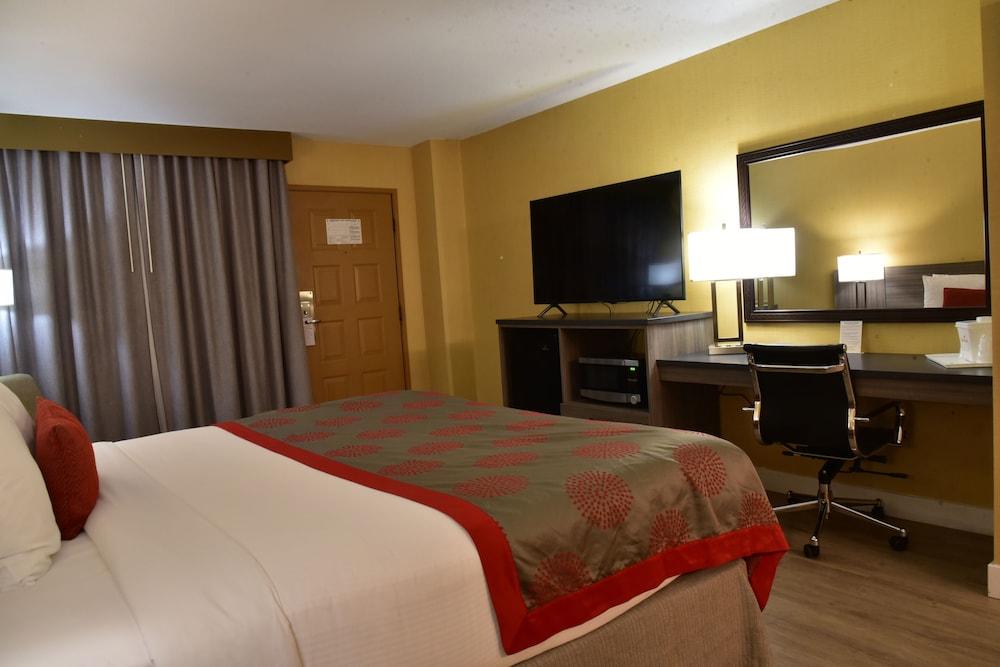 Ramada by Wyndham San Diego National City photo 8