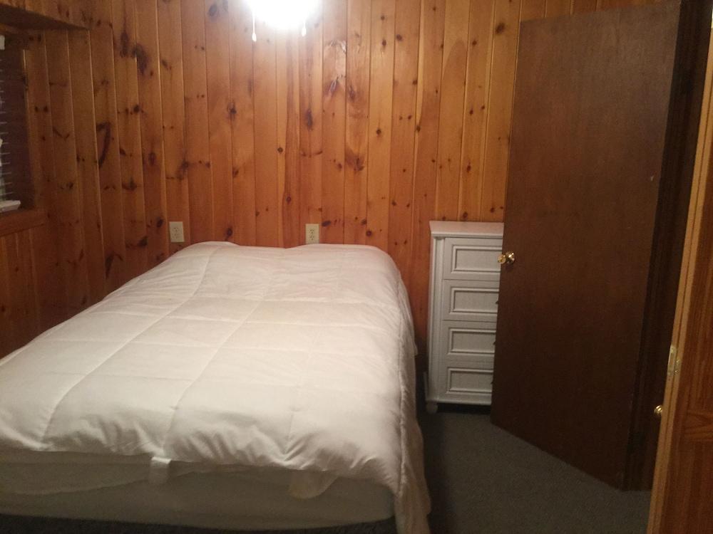 Waters Edge Motel photo 10