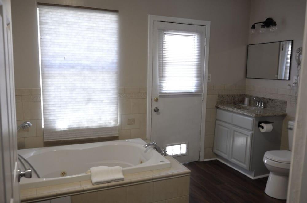 Elsinore Hot Springs & Lodge photo 52