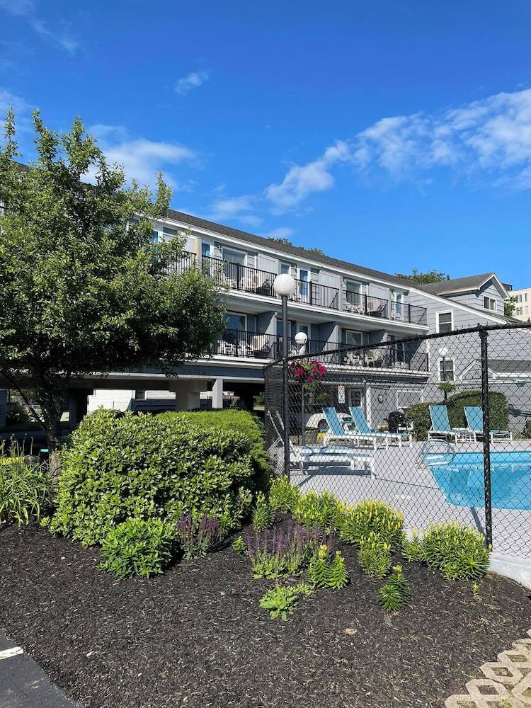 Grand Beach Inn photo 9
