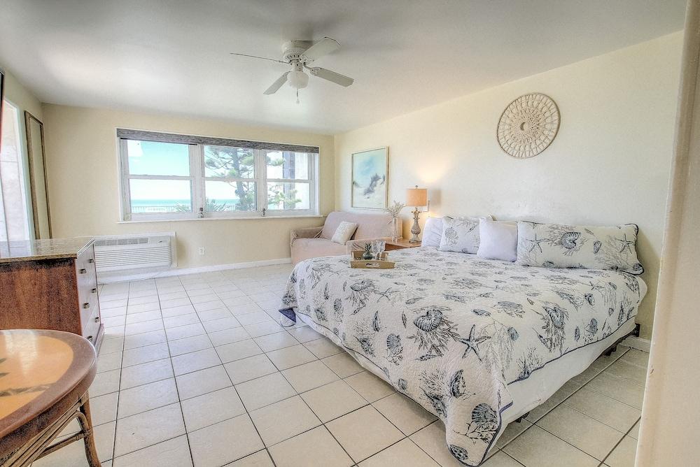 Daytona Shores Inn & Suites photo 5