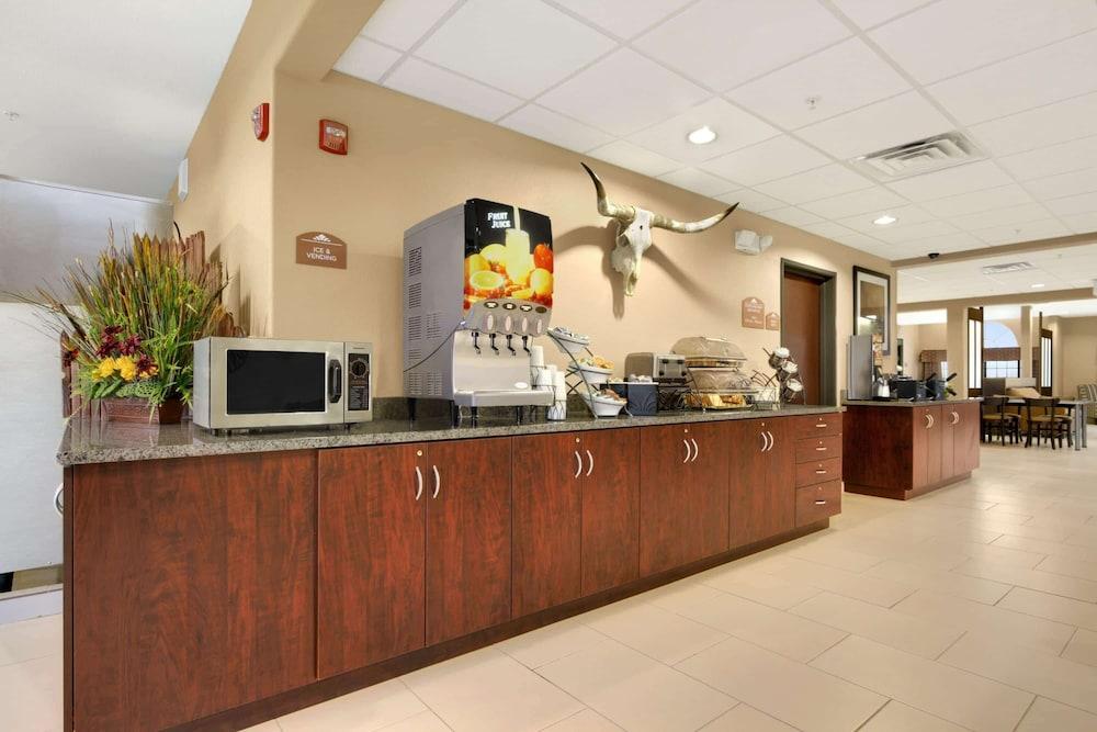 Microtel Inn & Suites by Wyndham Round Rock photo 11