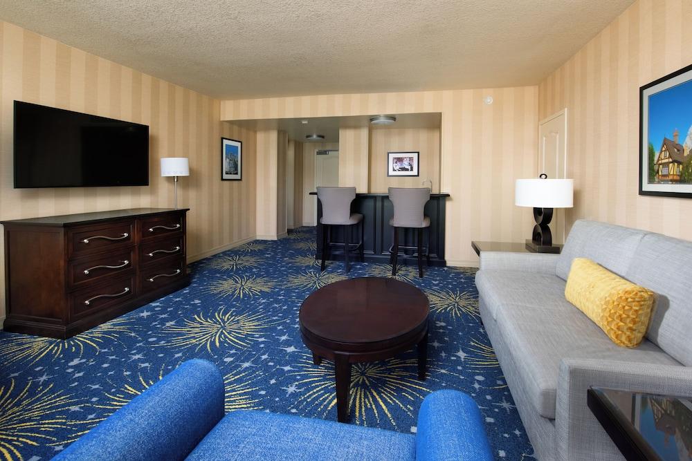 Disneyland Hotel photo 33