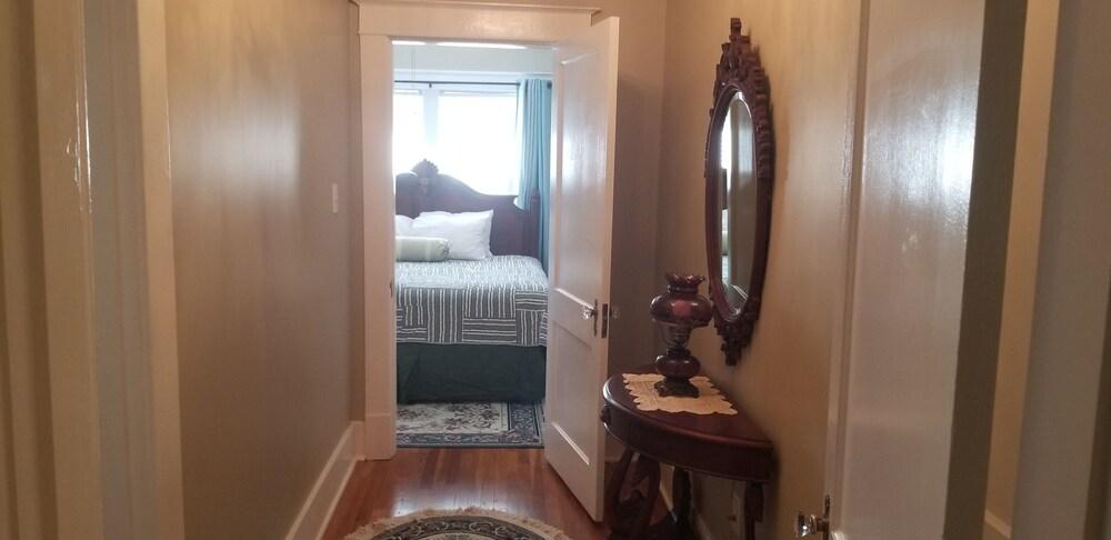 Belvedere Manor photo 20