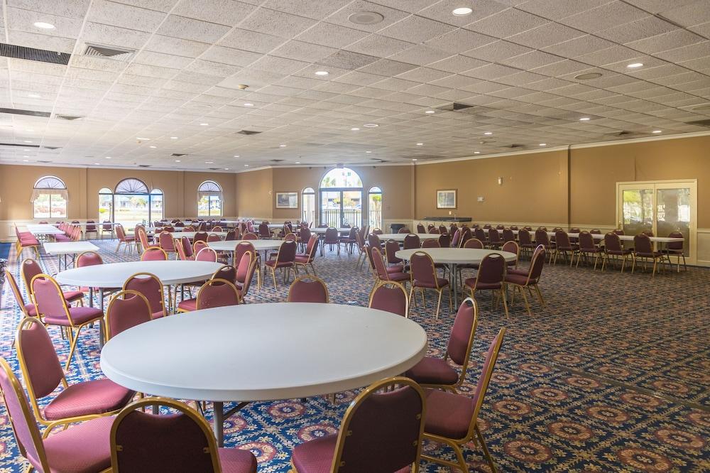 Cottonwood Suites Savannah Hotel & Conference Center photo 5