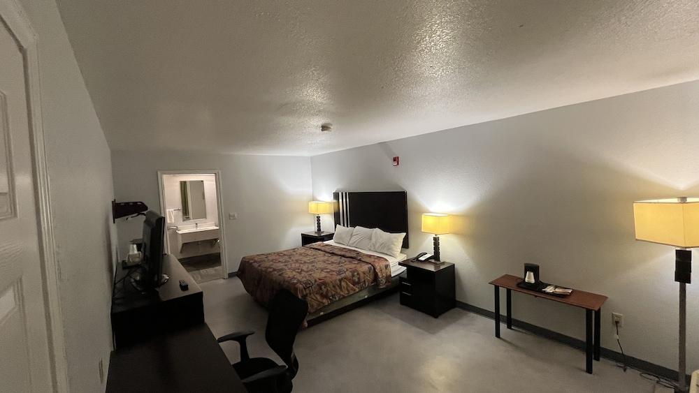 Atria Inn & Suites photo 8