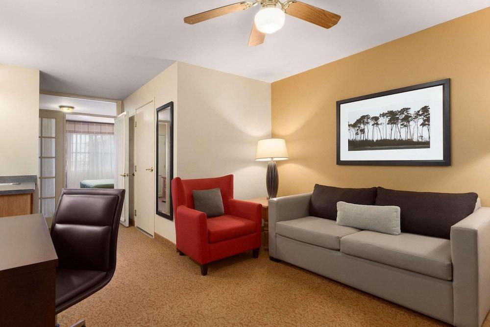Country Inn & Suites Rochester South Mayo Clinic photo 5