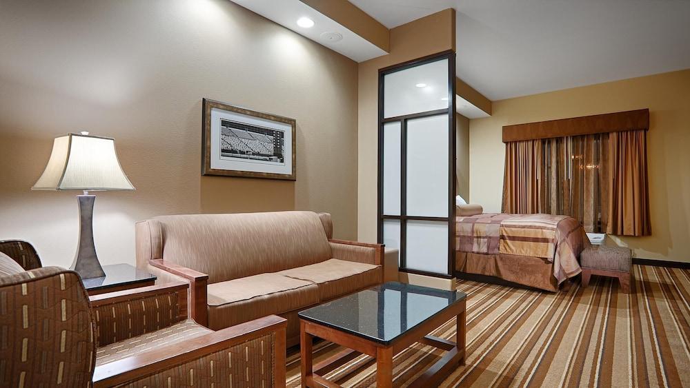Best Western Plus KC Speedway Inn & Suites photo 4