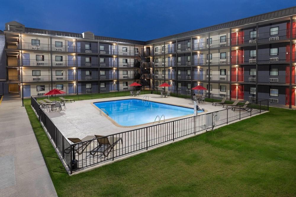 Ramada By Wyndham Kenner/New Orleans Airport South photo 18
