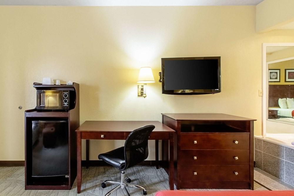 Quality Inn & Suites Dickson photo 11