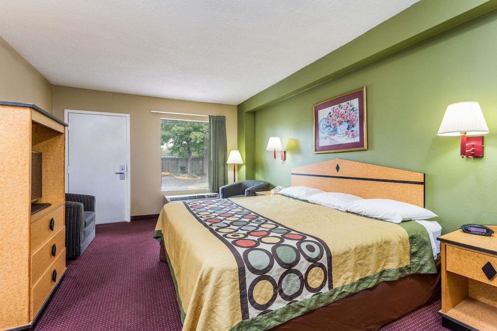 Super 8 by Wyndham Atlanta Northeast GA photo 2