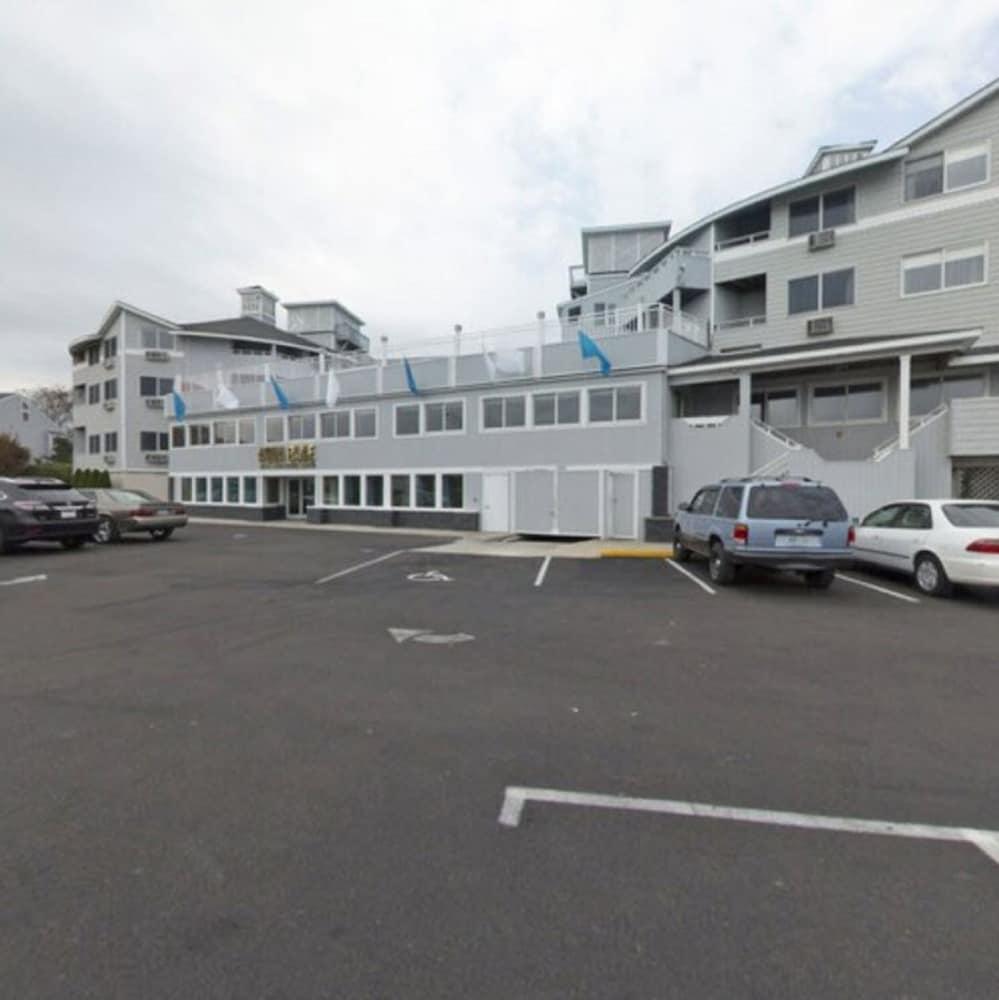 Aqua Blue Hotel photo 4