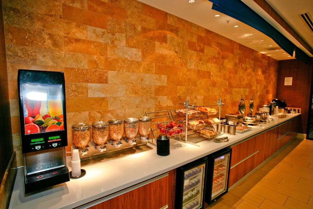 Springhill Suites by Marriott Temecula Wine Country photo 18