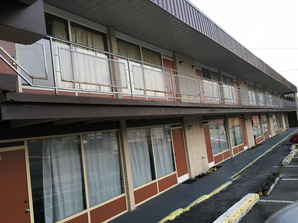 Breezwood Motel photo 2