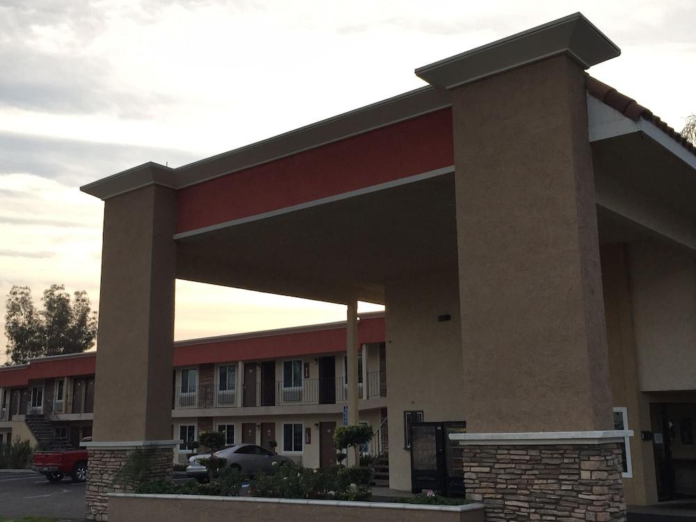 Ontario Inn & Suites photo 57