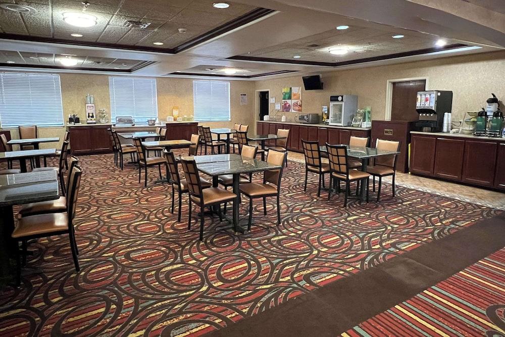 Quality Suites Midland North Loop 250 photo 42