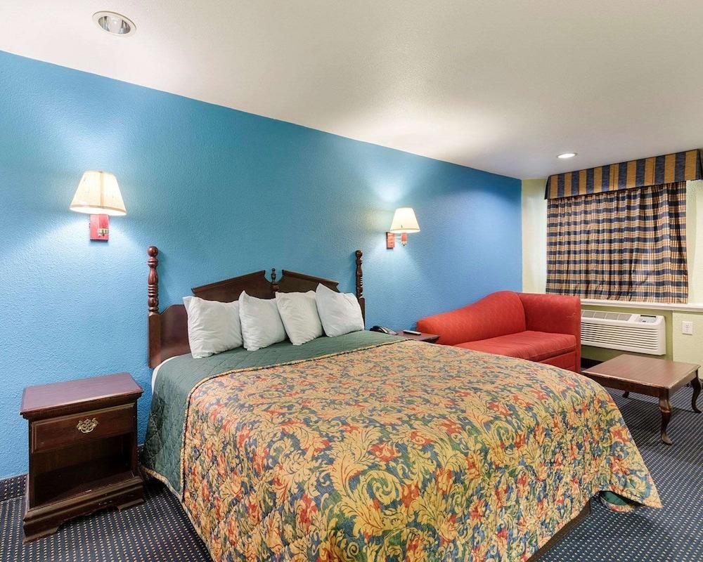 Rodeway Inn South Houston photo 13
